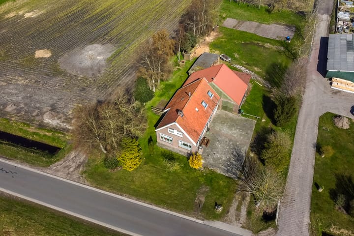 Photo 4 of Burg v Wijngaardenstraat 19