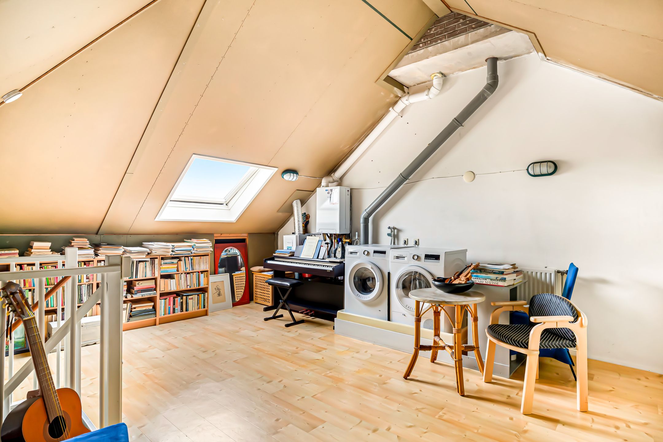 Spacious semi-detached family home with garage and sunny garden in Waterwende — 60