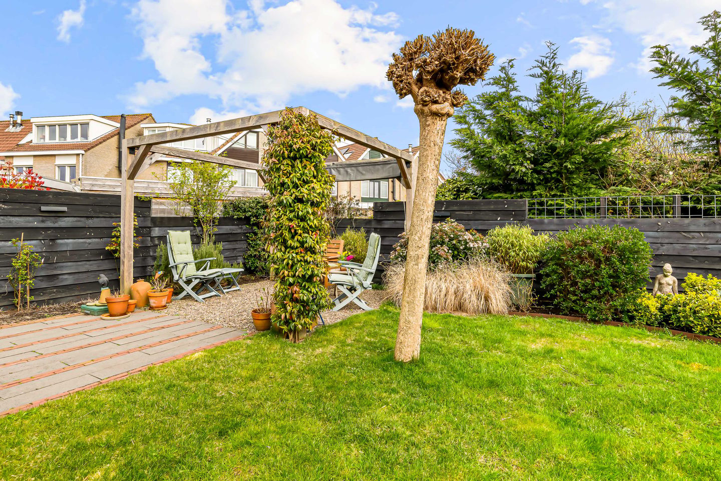Spacious semi-detached family home with garage and sunny garden in Waterwende — 34