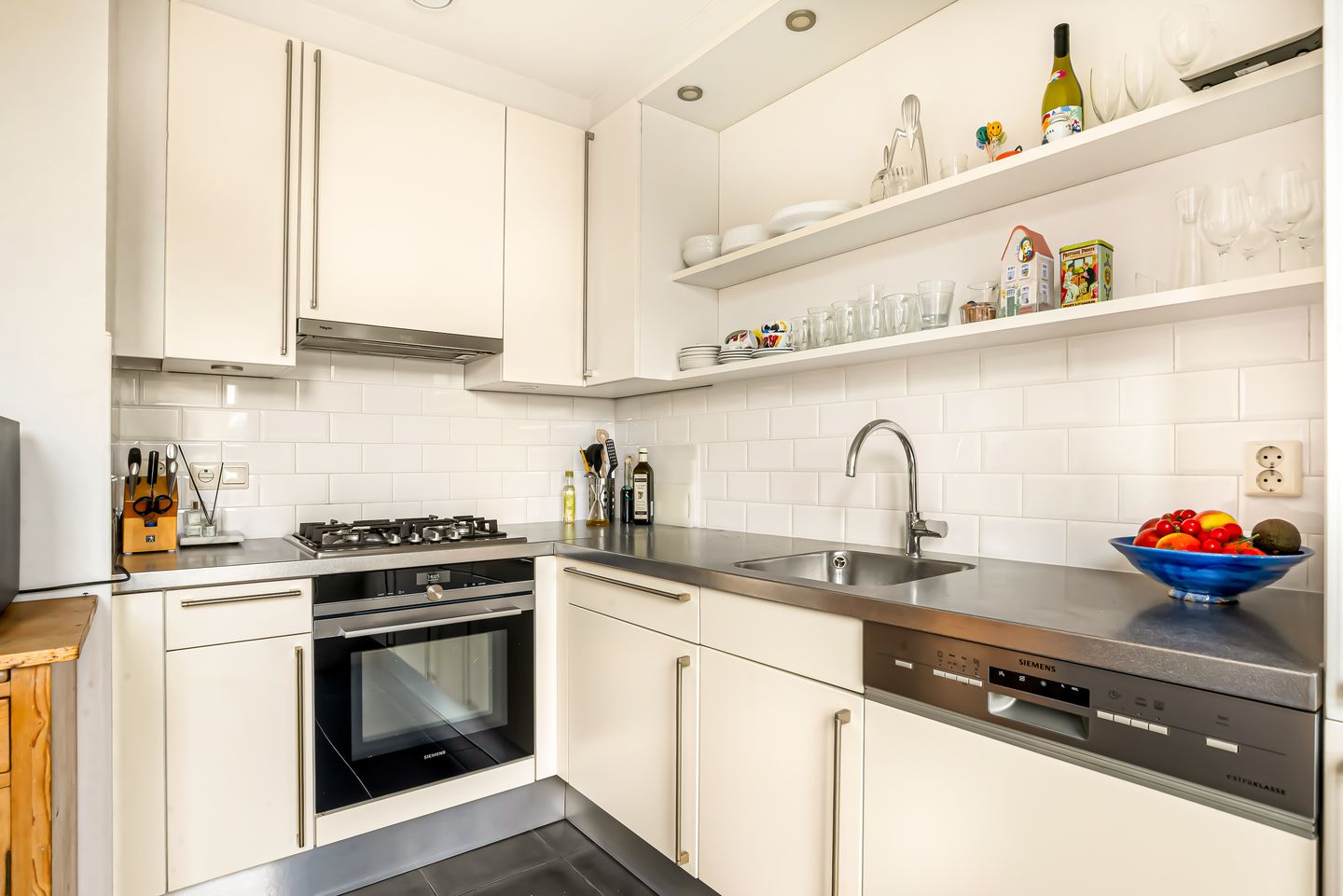 Spacious semi-detached family home with garage and sunny garden in Waterwende — 25