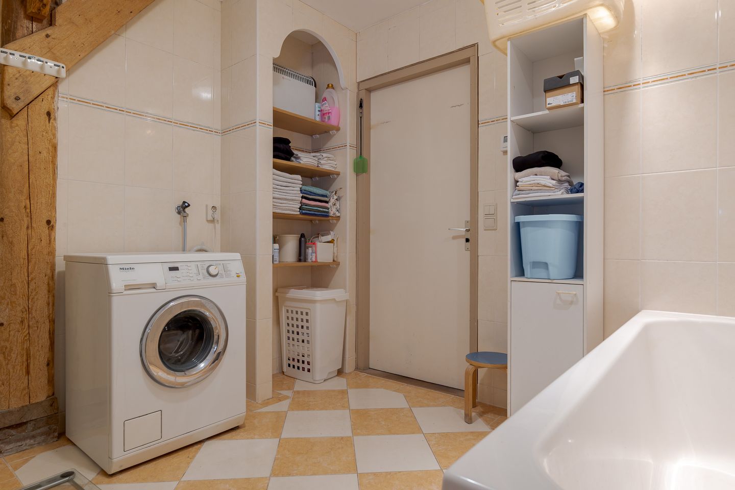 Photo 19 of Burg v Wijngaardenstraat 19