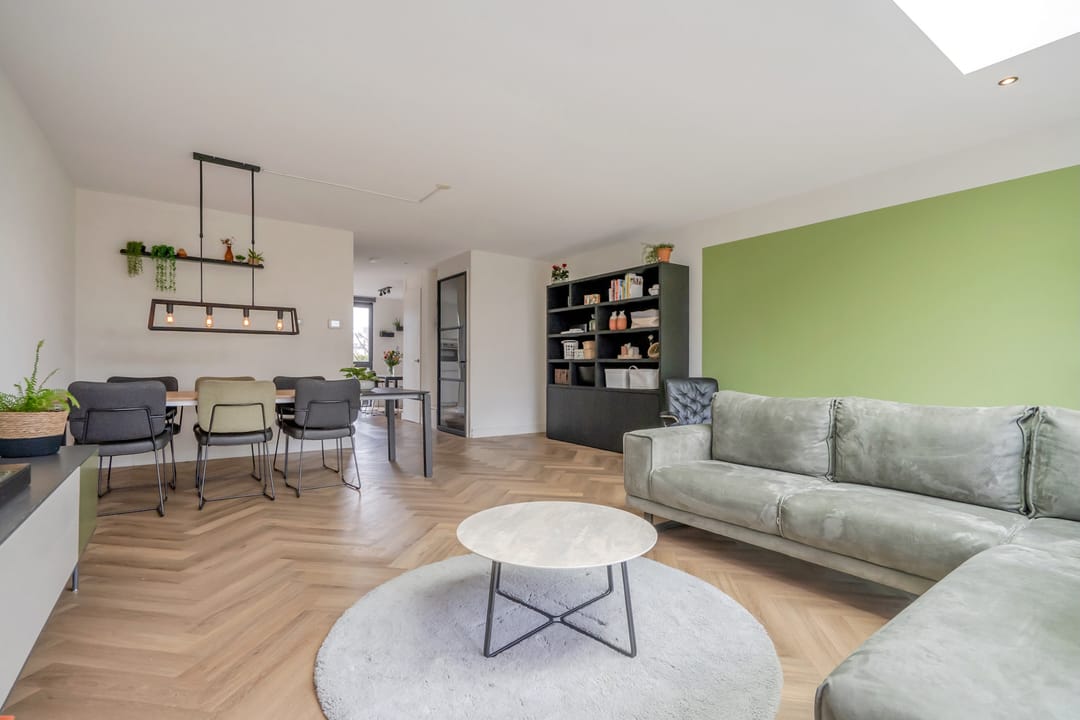 Spacious Semi-Detached Family Home with Garage and Waterfront Garden — 17