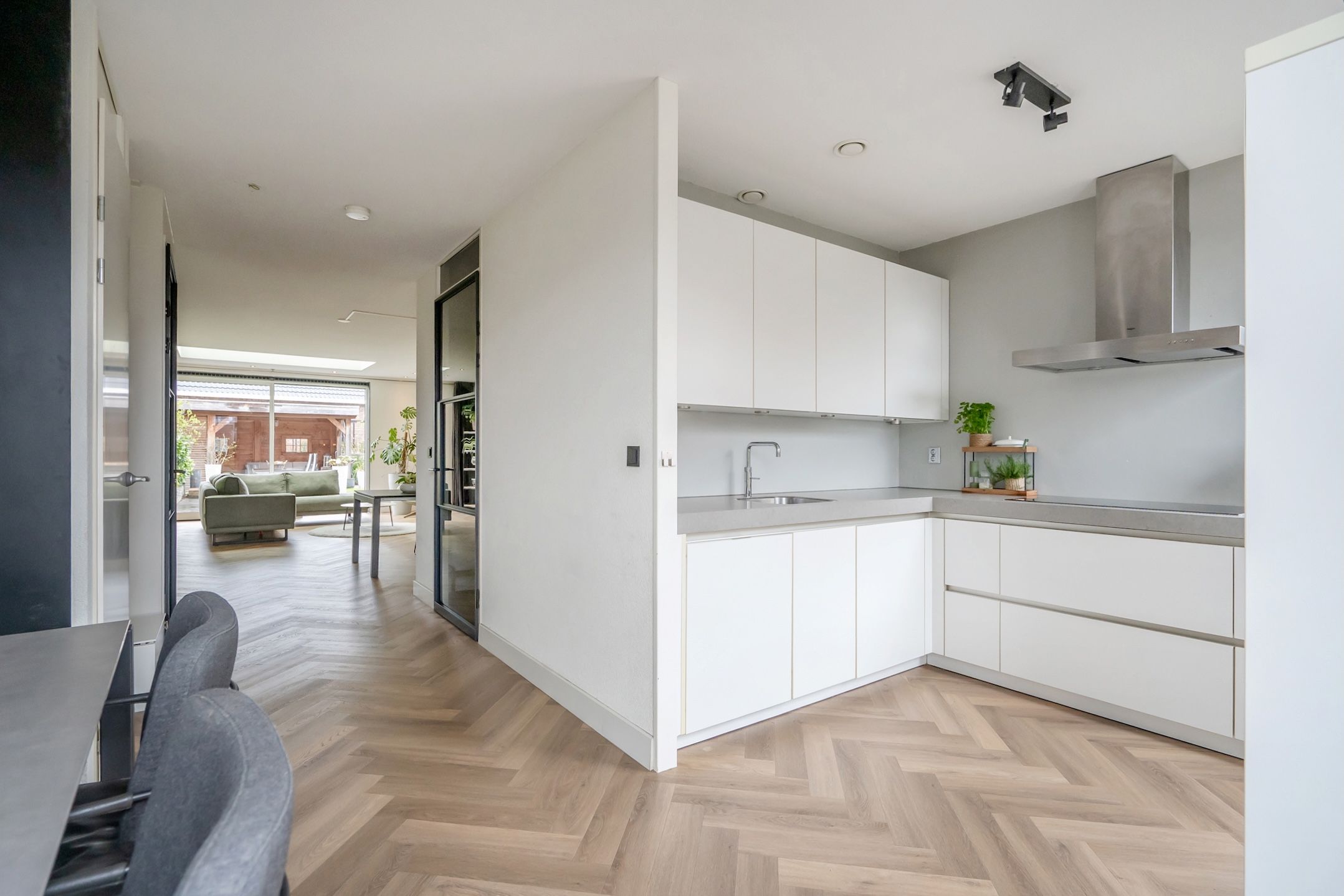Spacious Semi-Detached Family Home with Garage and Waterfront Garden — 21