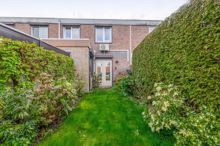 Photo 2 of van der Duyn van Maasdamstraat 92