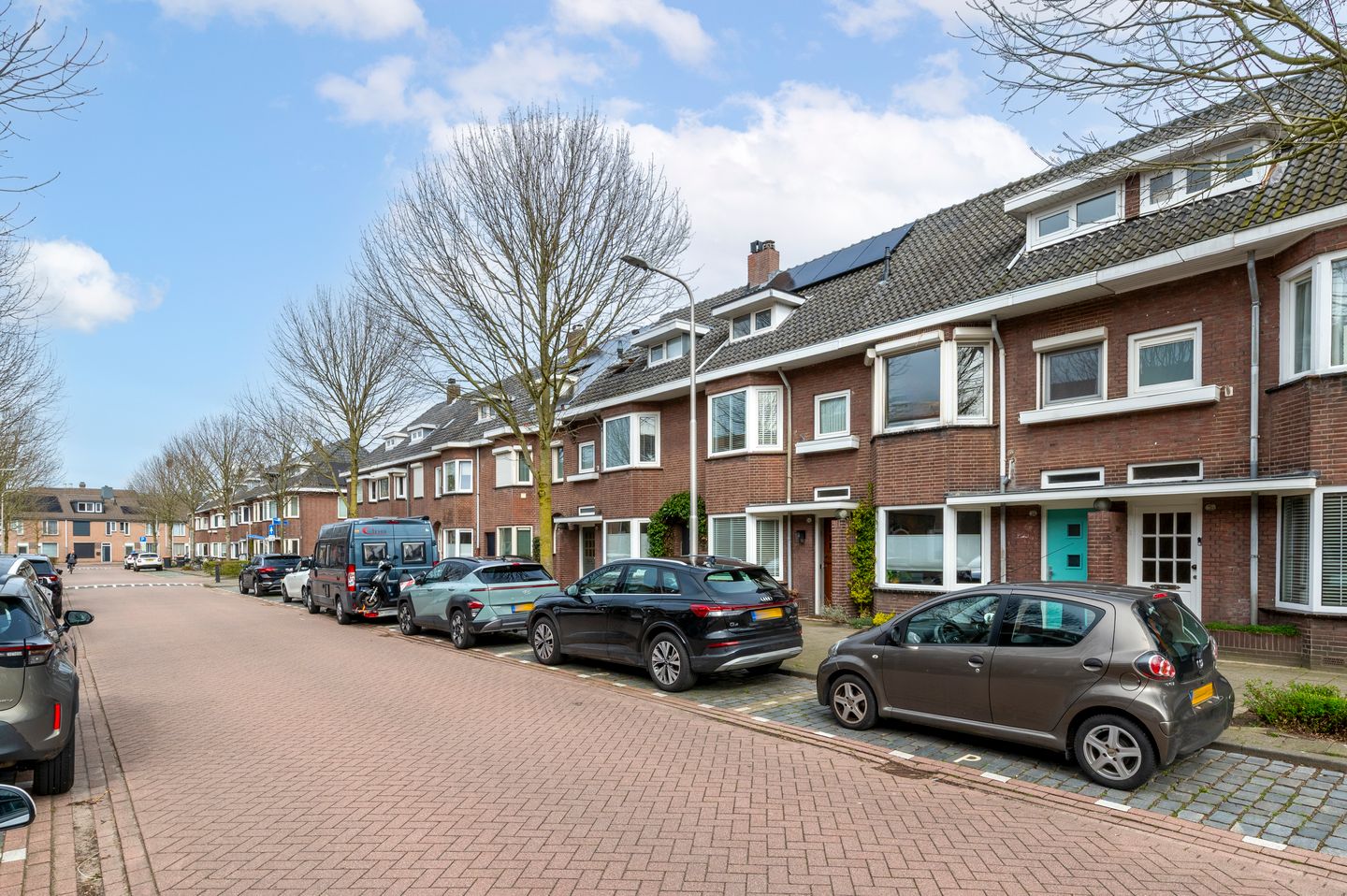 Spacious 1930s terraced home near Piushaven with modern updates — 25