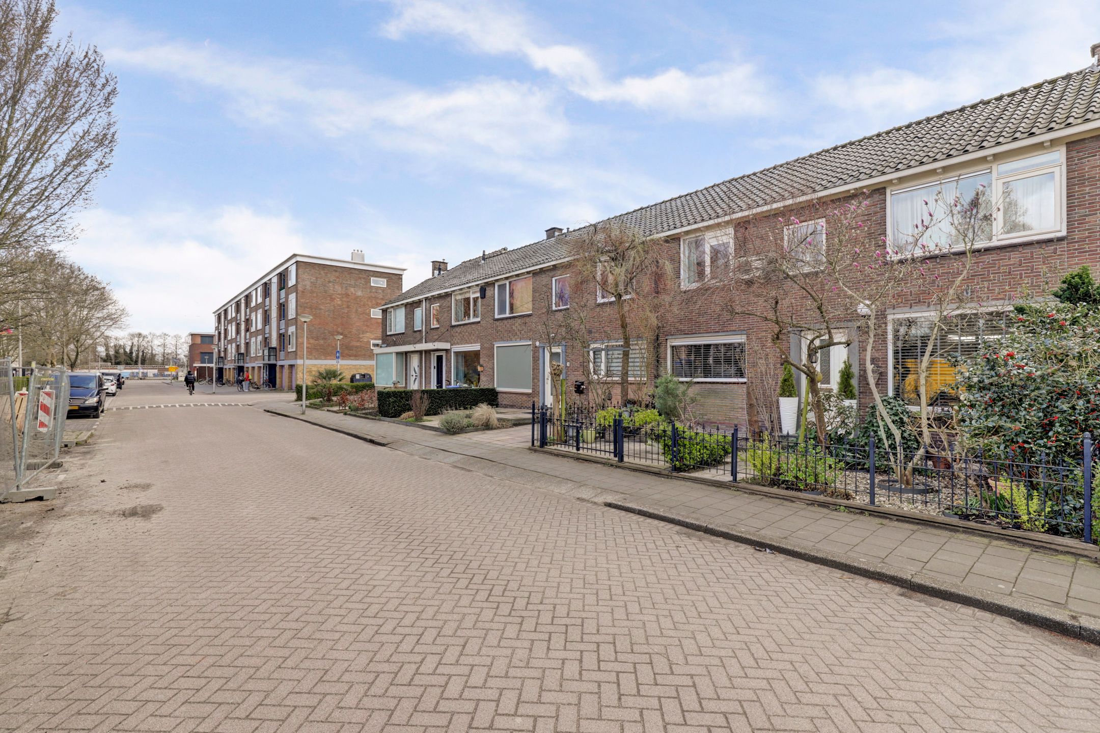 Spacious Family Home on Double Plot with Deep South-Facing Garden — 36