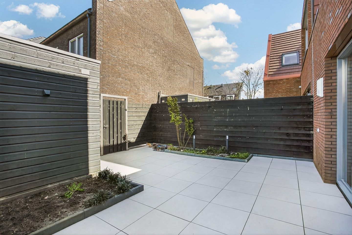 Modern Terraced House with Luxury Finishes and Own Parking in Vathorst — 25
