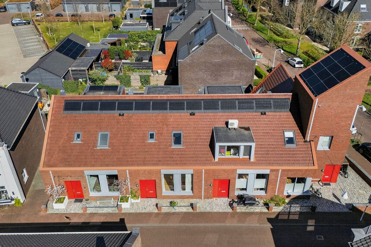 Modern Terraced House with Luxury Finishes and Own Parking in Vathorst — 34