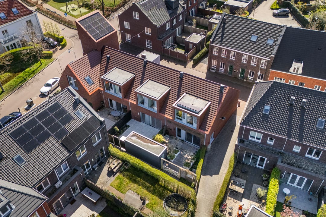 Modern Terraced House with Luxury Finishes and Own Parking in Vathorst — 36