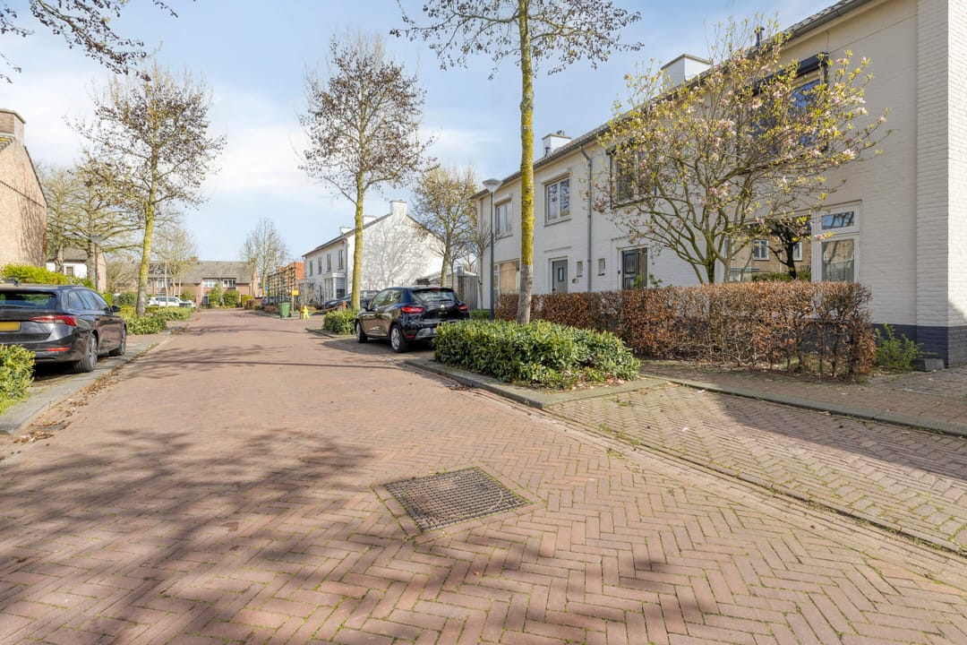 Photo 8 of Van Loëstraat 33