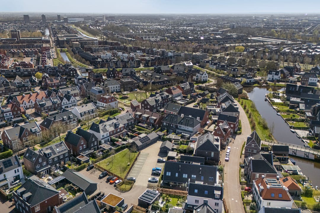 Modern Terraced House with Luxury Finishes and Own Parking in Vathorst — 43