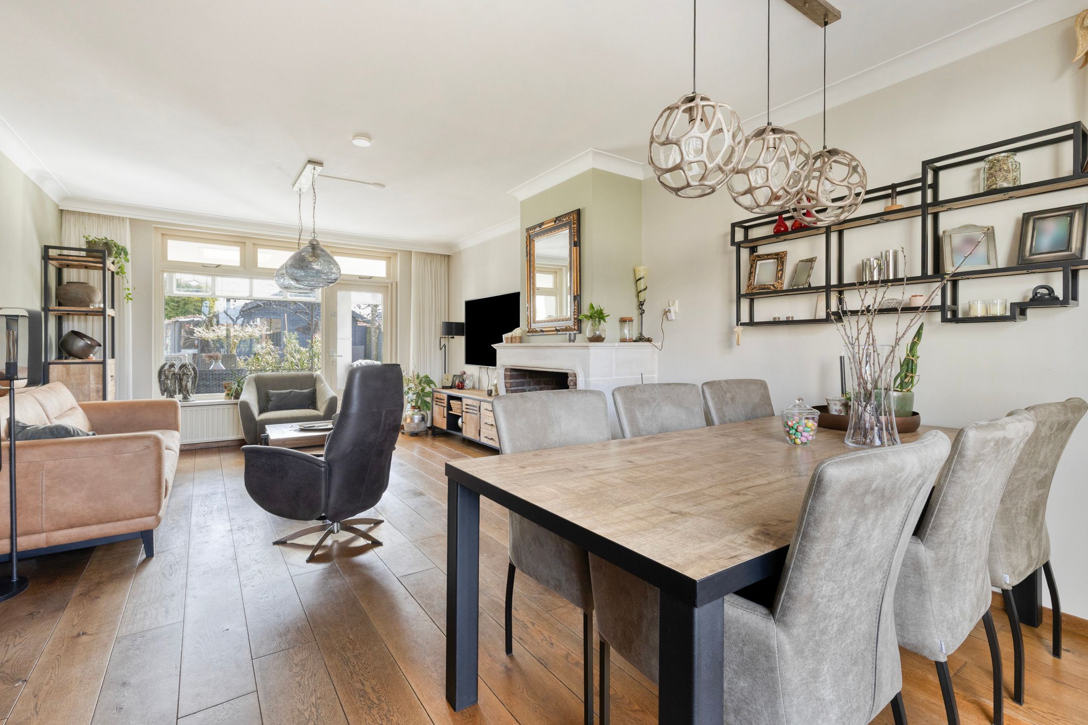 Photo 15 of Van Loëstraat 33