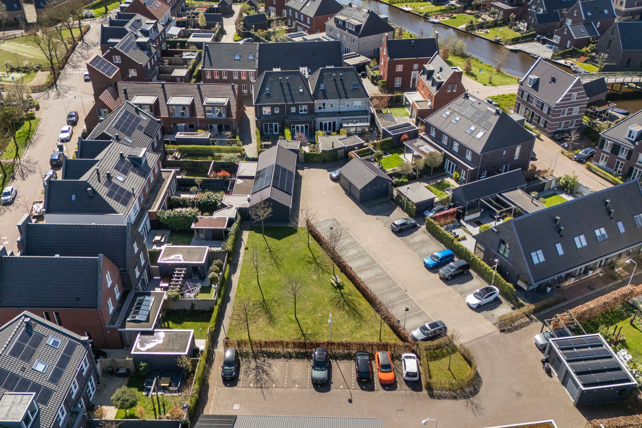 Modern Terraced House with Luxury Finishes and Own Parking in Vathorst — 42