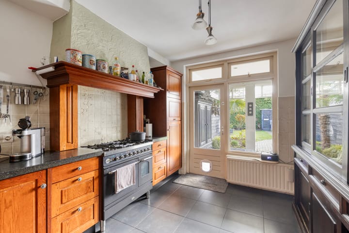 Photo 3 of Van Loëstraat 33