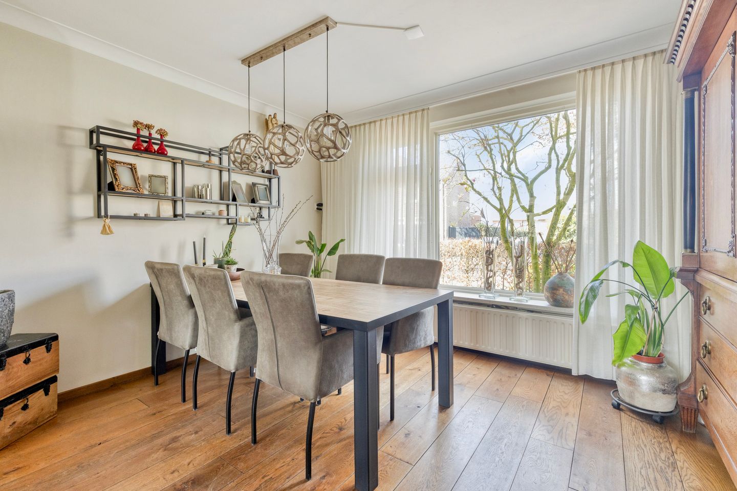 Photo 14 of Van Loëstraat 33