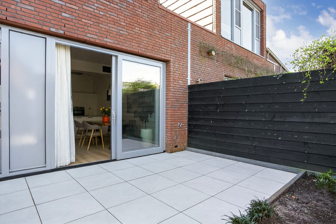 Modern Terraced House with Luxury Finishes and Own Parking in Vathorst — 28