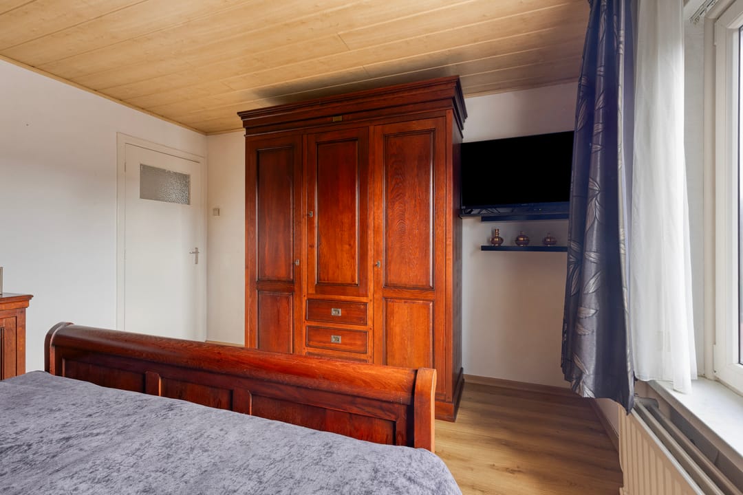 Photo 22 of Van Loëstraat 33