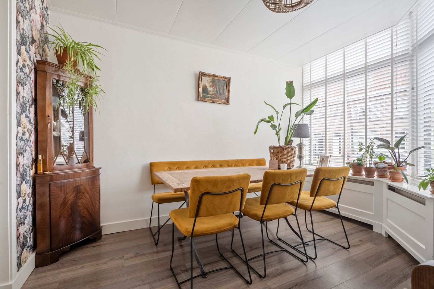 Photo 10 of Floresstraat 89