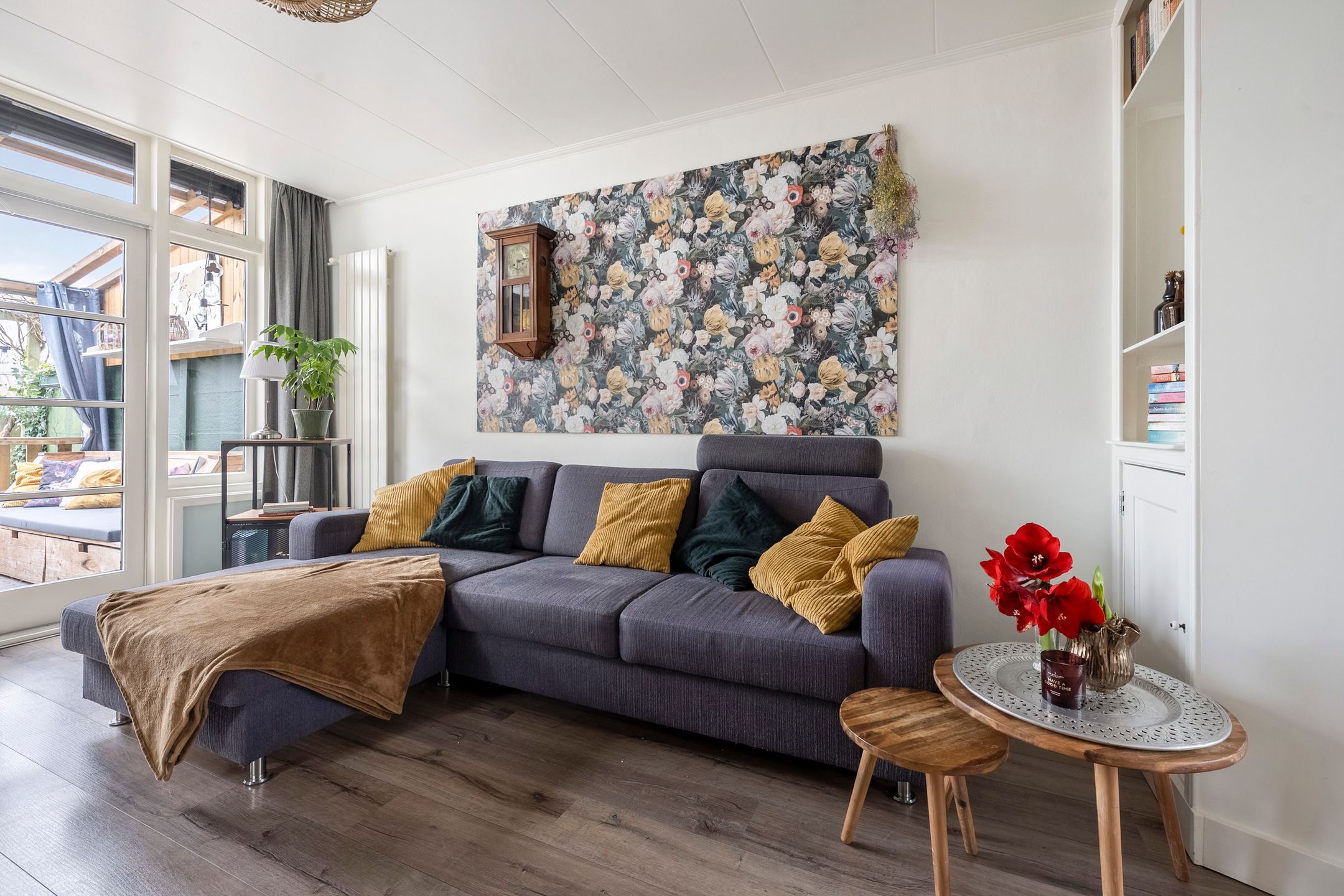 Photo 15 of Floresstraat 89