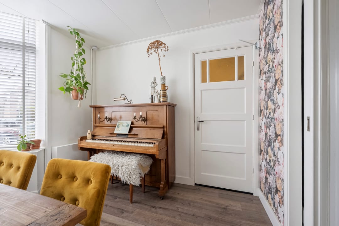 Photo 13 of Floresstraat 89