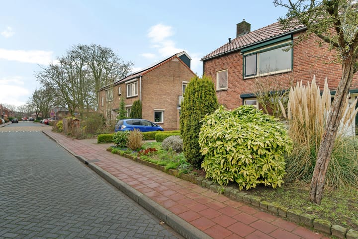 Foto 2 van Hellenkamp 5