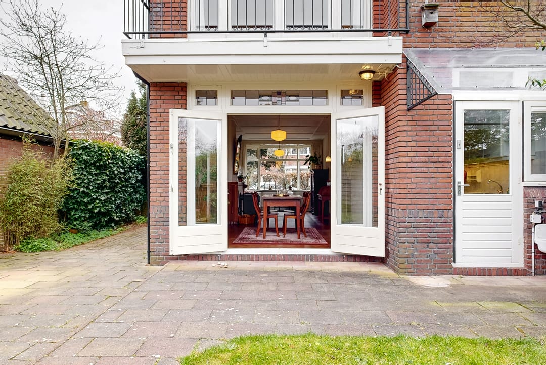Charming 1930s Semi-Detached Home with Garage and Deep Garden — 17
