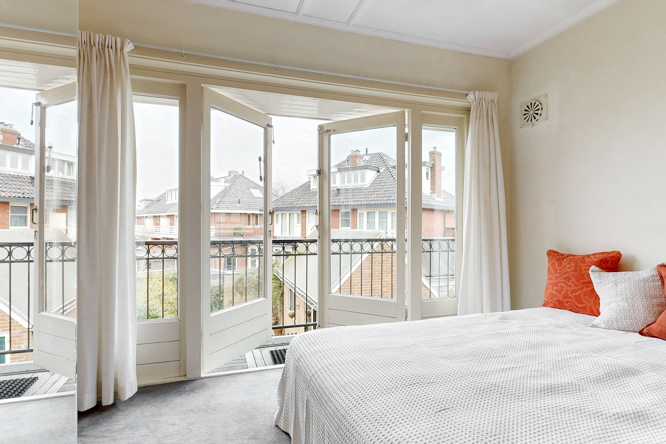 Charming 1930s Semi-Detached Home with Garage and Deep Garden — 30