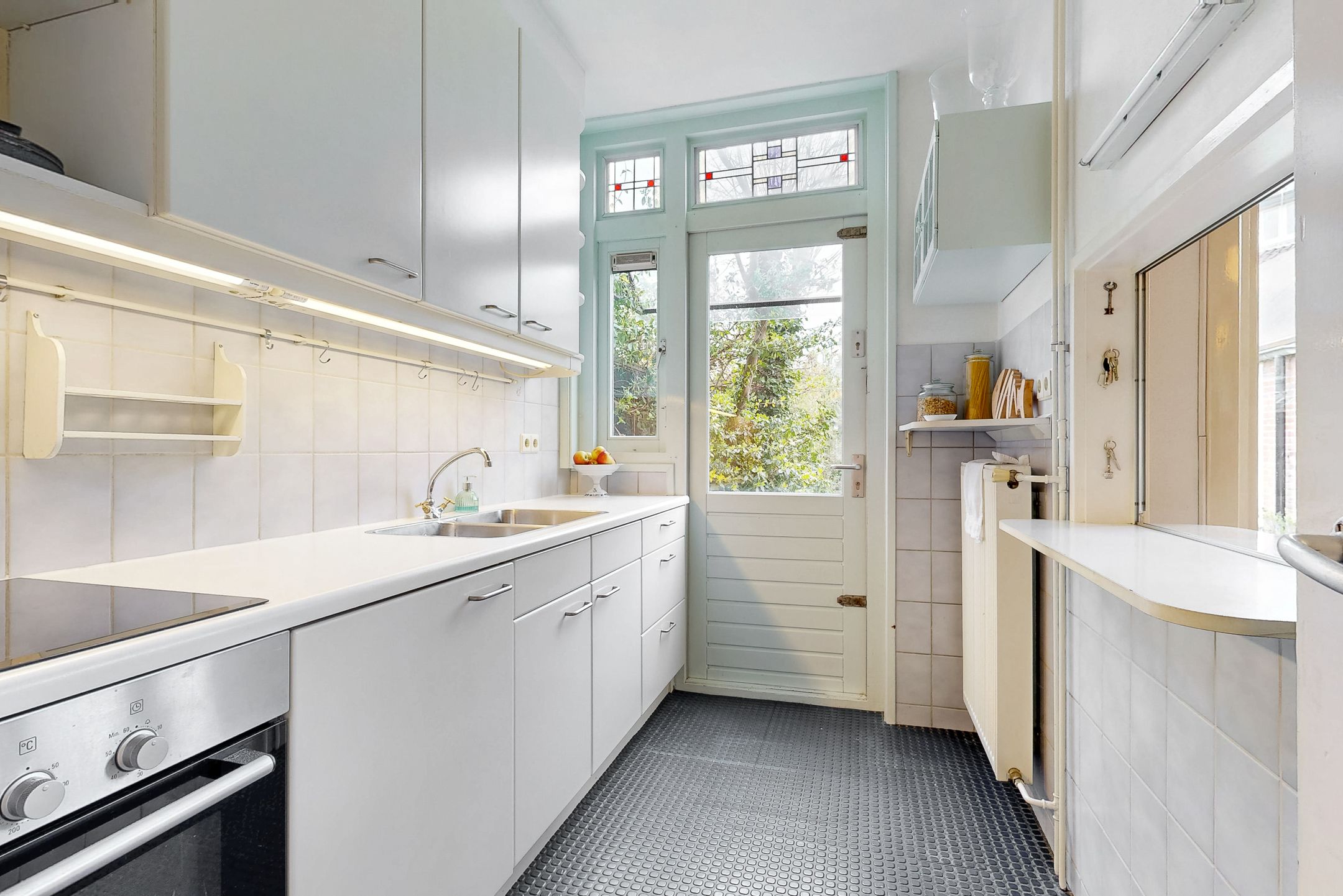 Charming 1930s Semi-Detached Home with Garage and Deep Garden — 15