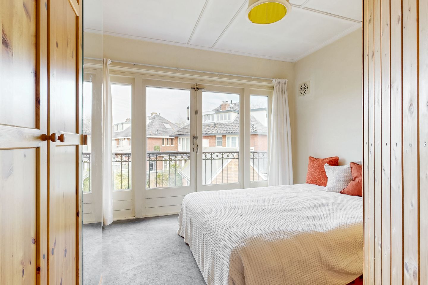 Charming 1930s Semi-Detached Home with Garage and Deep Garden — 29