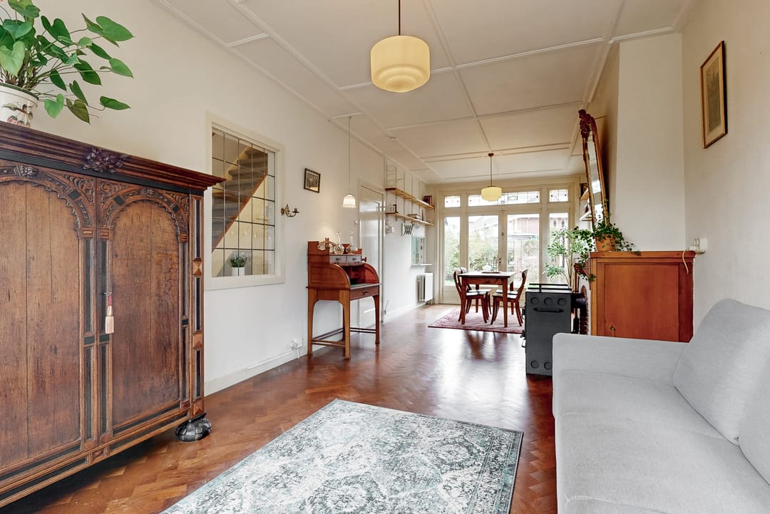 Charming 1930s Semi-Detached Home with Garage and Deep Garden — 13