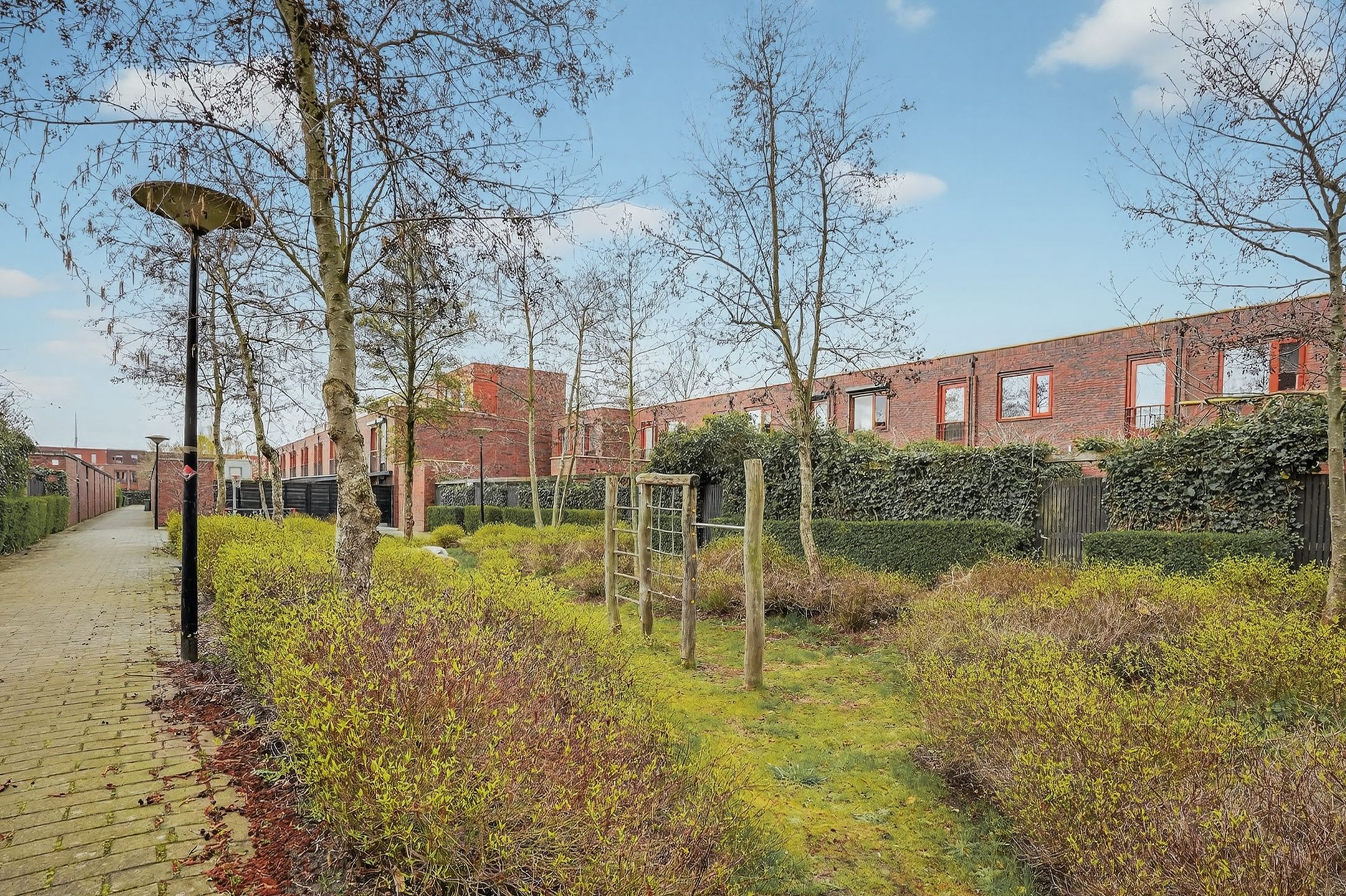 Spacious Five-Bedroom Terraced Home with Garden in Eindhoven — 39