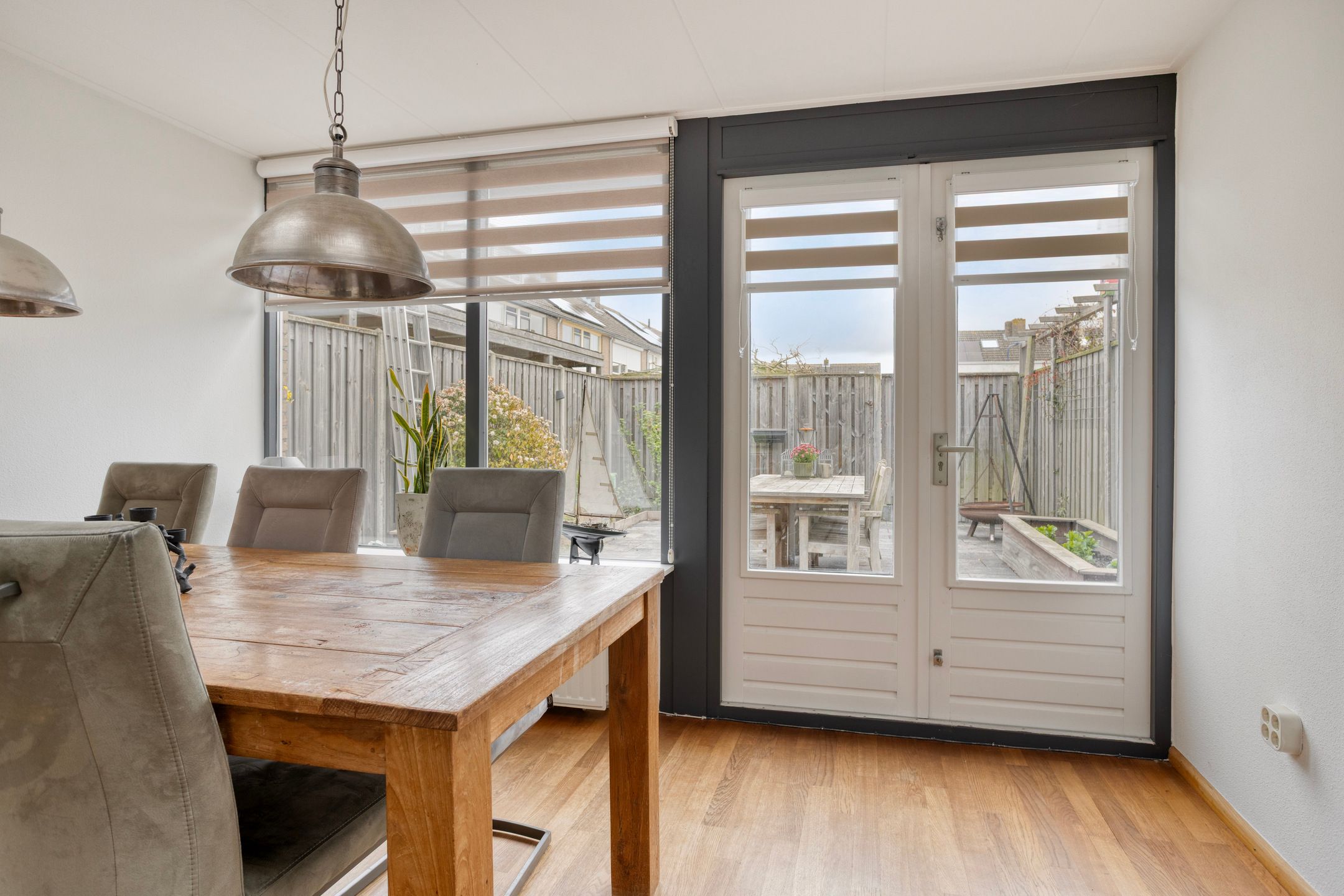 Spacious terraced house with garage and free polder view in Zierikzee — 12