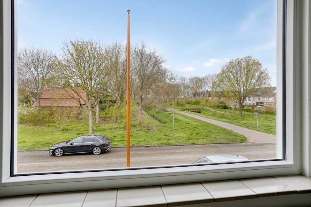 Spacious terraced house with garage and free polder view in Zierikzee — 22