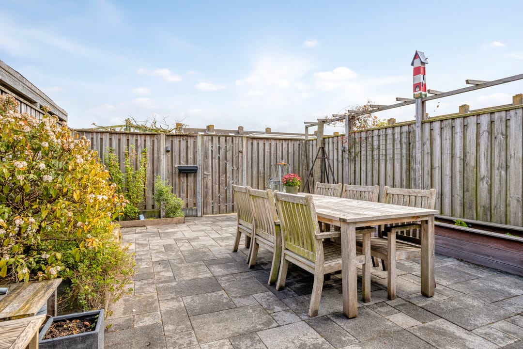 Spacious terraced house with garage and free polder view in Zierikzee — 32