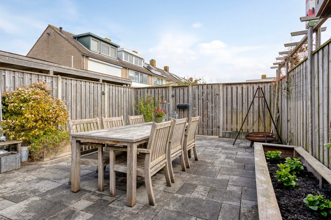 Spacious terraced house with garage and free polder view in Zierikzee — 31