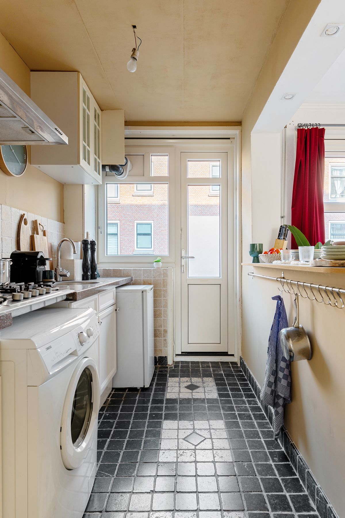 Light and well-maintained 3-room apartment with south-facing balcony in popular Bergpolder — 20
