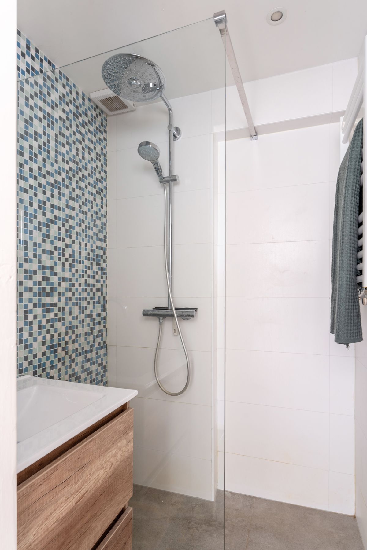 Light and well-maintained 3-room apartment with south-facing balcony in popular Bergpolder — 25