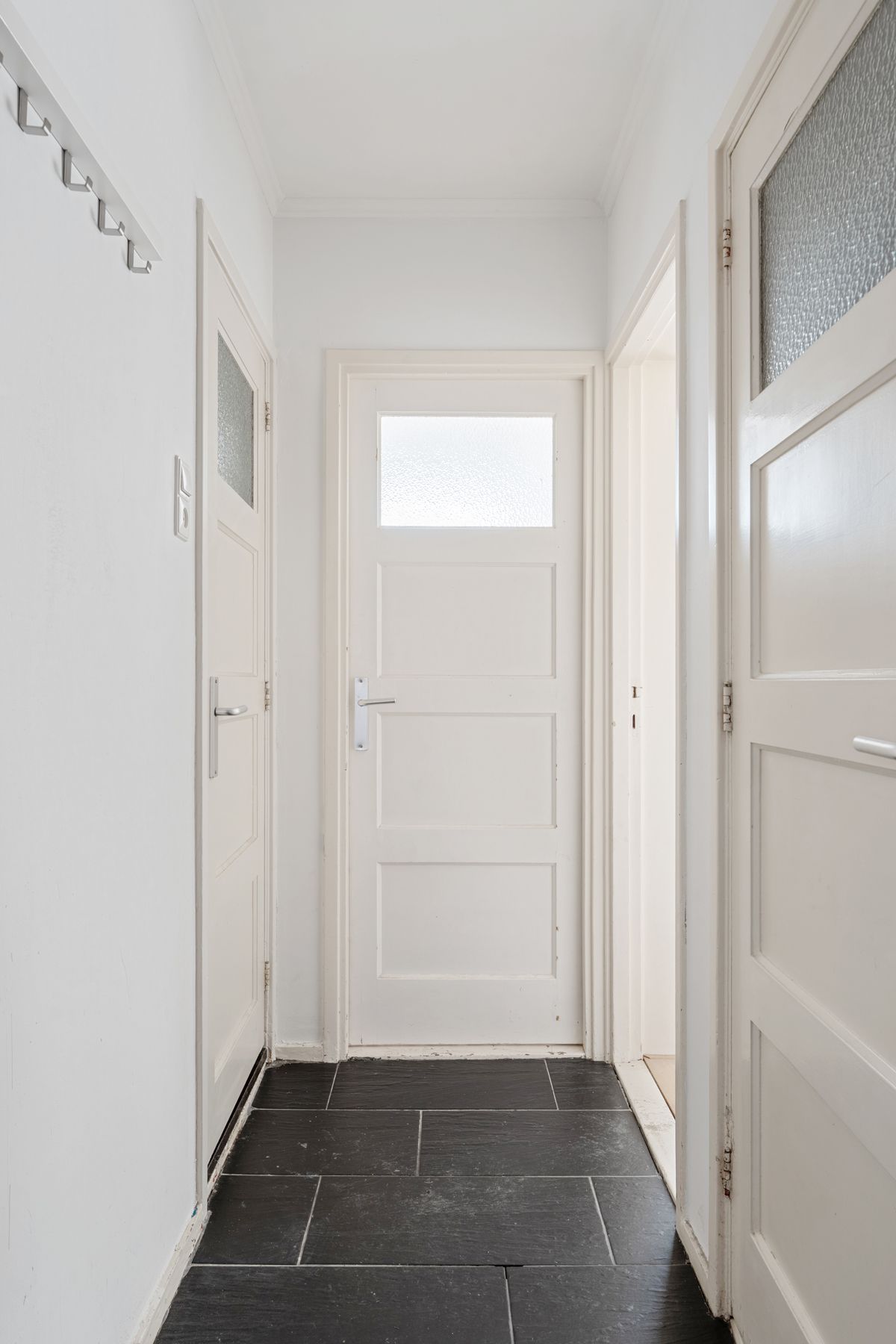 Light and well-maintained 3-room apartment with south-facing balcony in popular Bergpolder — 27