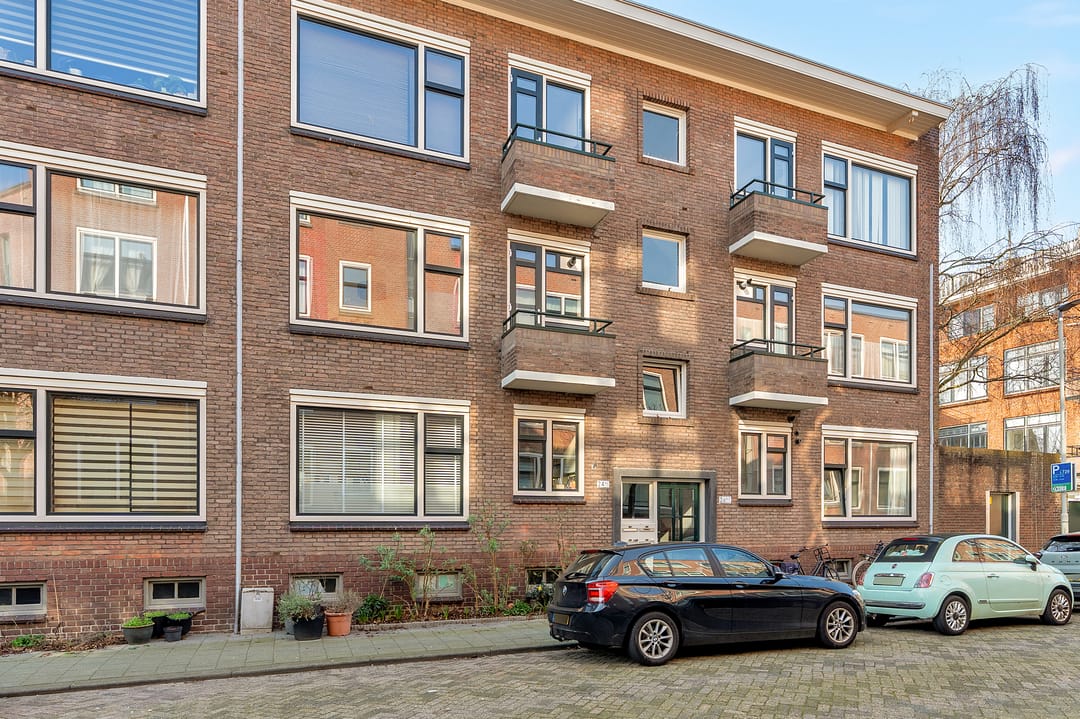 Light and well-maintained 3-room apartment with south-facing balcony in popular Bergpolder — 32