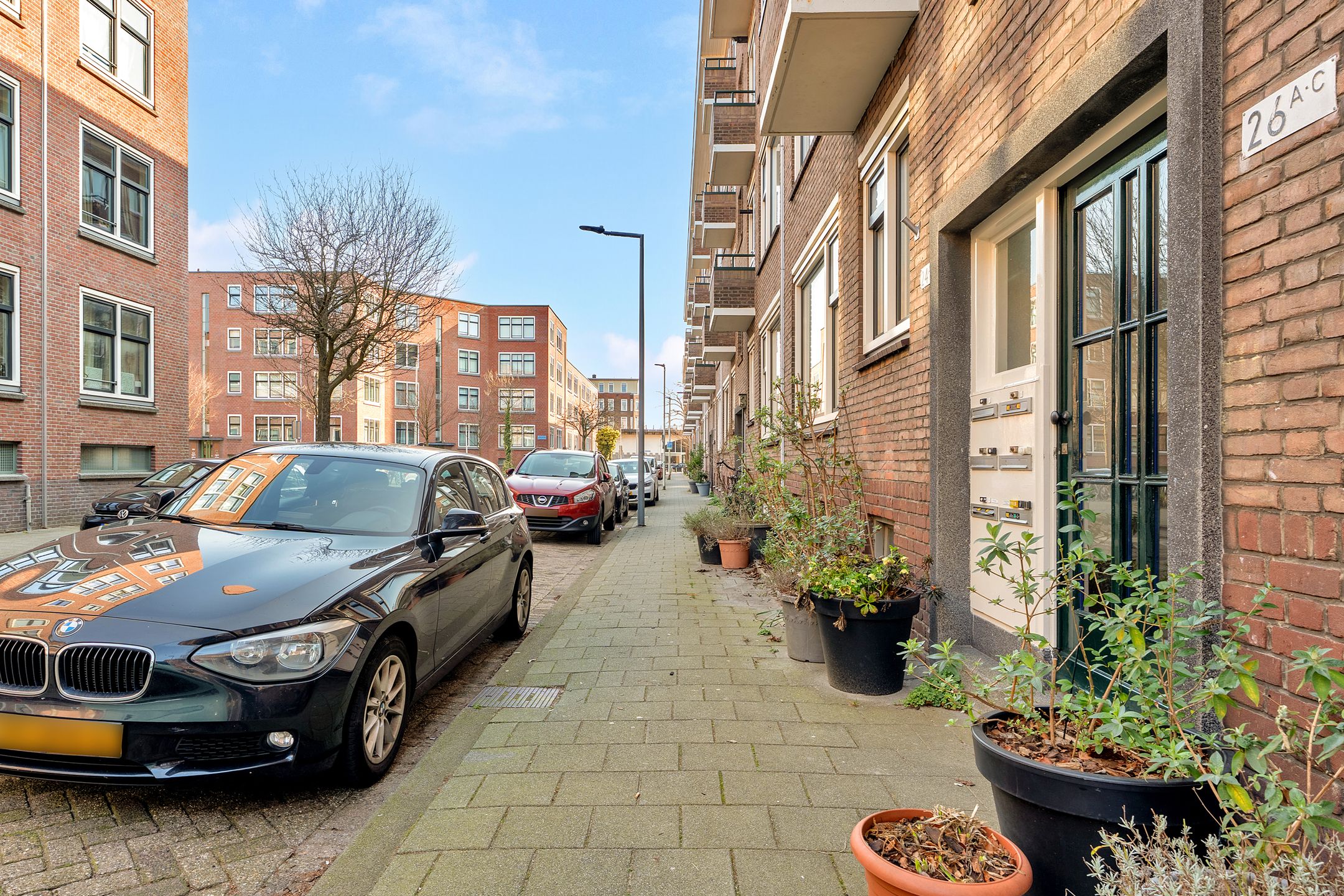 Light and well-maintained 3-room apartment with south-facing balcony in popular Bergpolder — 33