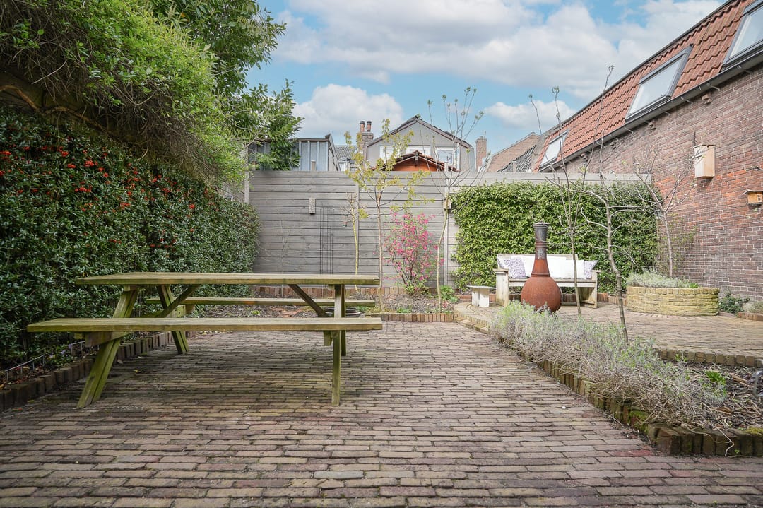 Charming historic terraced house with garage in centre of Leerdam — 38
