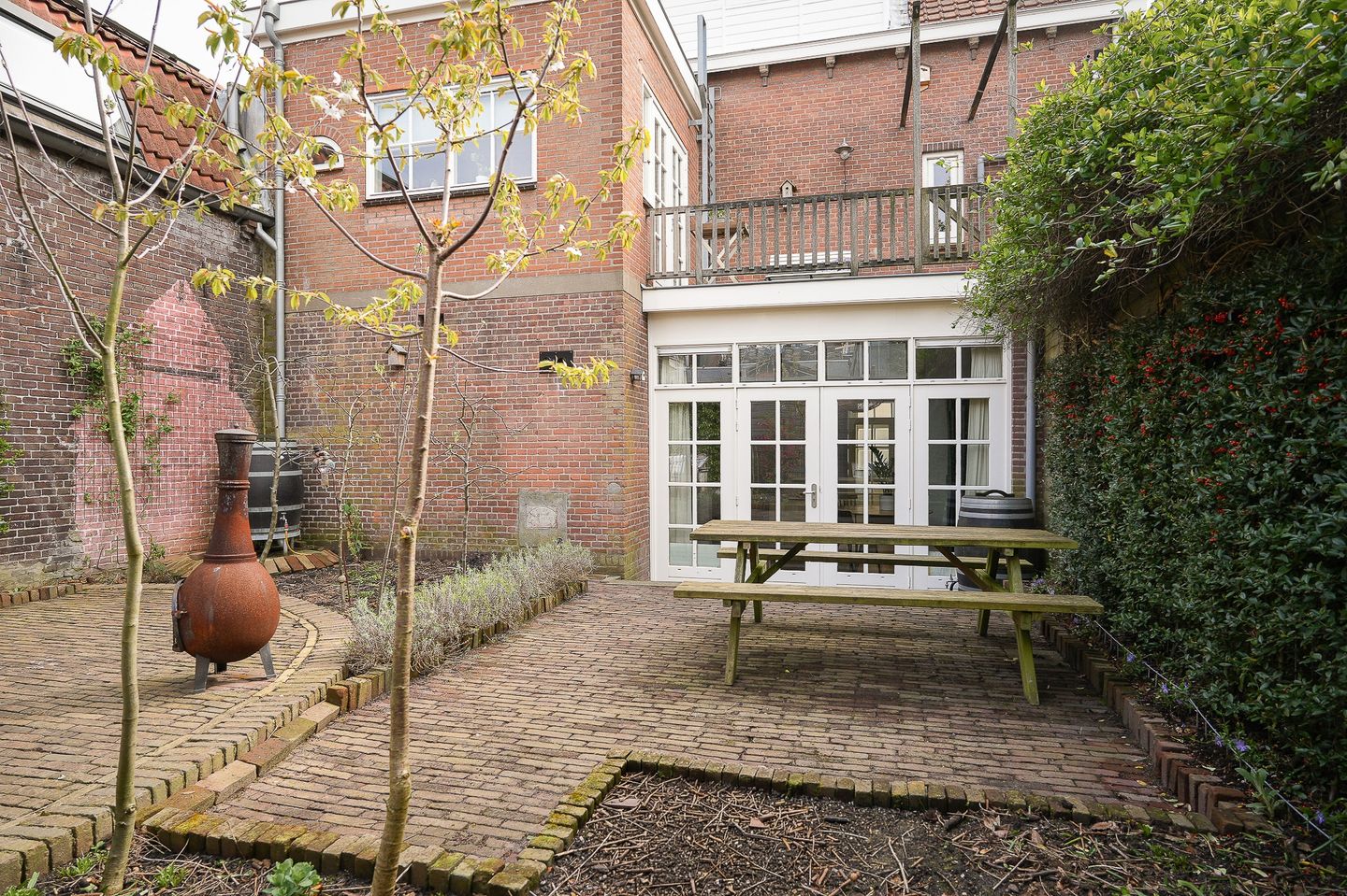 Charming historic terraced house with garage in centre of Leerdam — 40