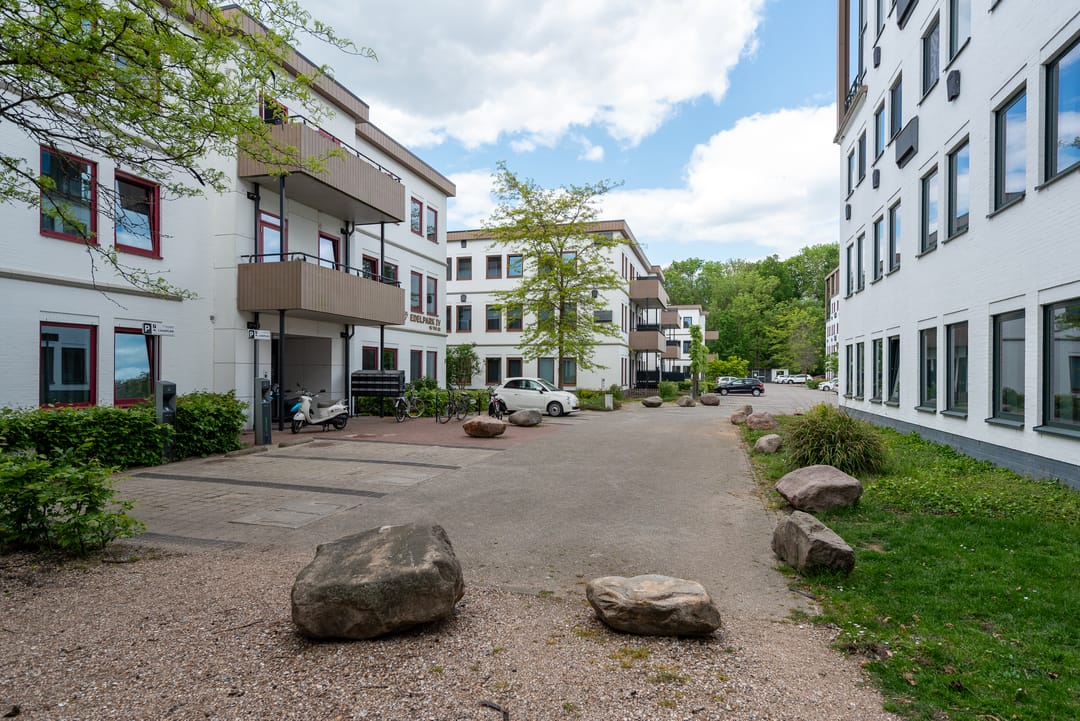 Energy-efficient turnkey apartment with private parking in green Rijnhuizen — 28
