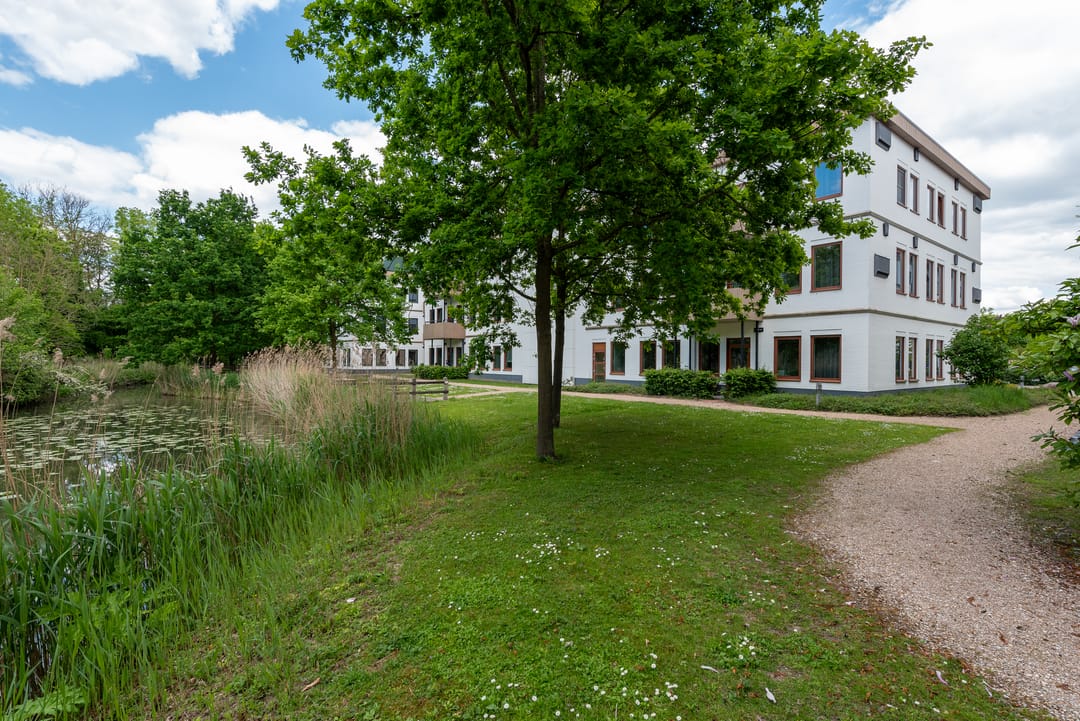 Energy-efficient turnkey apartment with private parking in green Rijnhuizen — 26