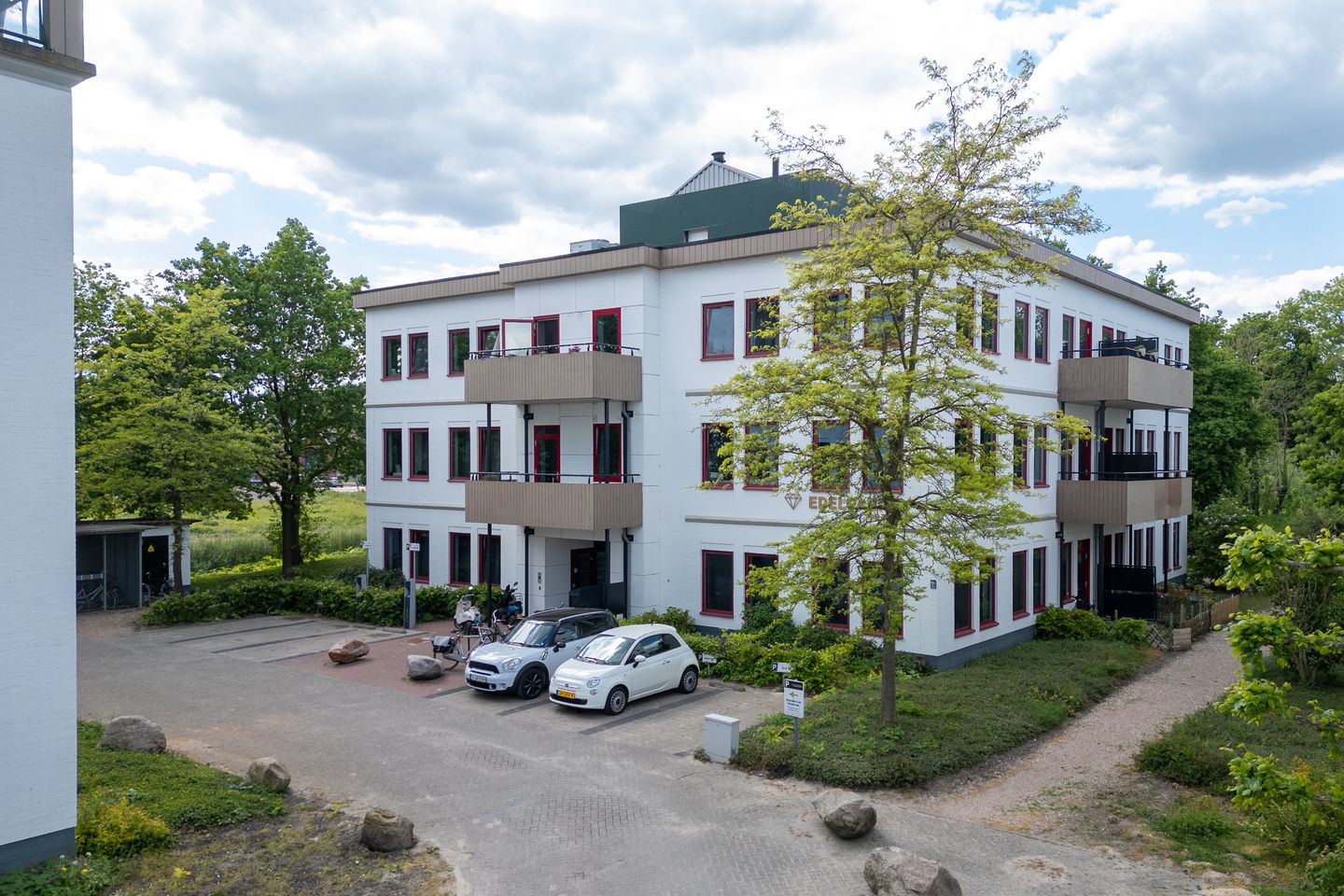 Energy-efficient turnkey apartment with private parking in green Rijnhuizen — 25