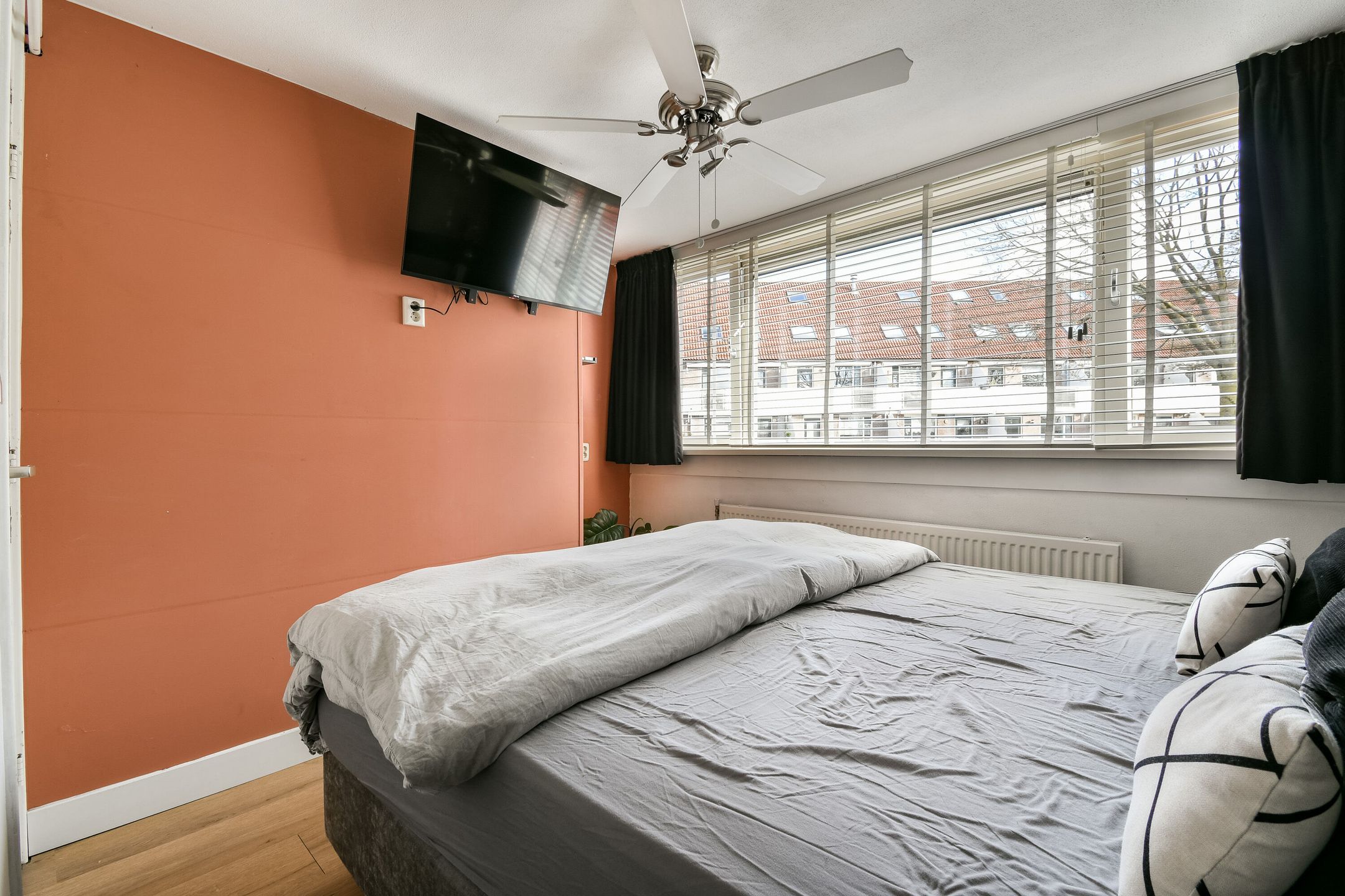 Move-in Ready Terraced Home with South-Facing Garden in Badhoevedorp — 15