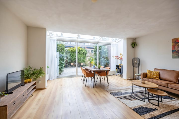 Foto 2 van Brederostraat 24