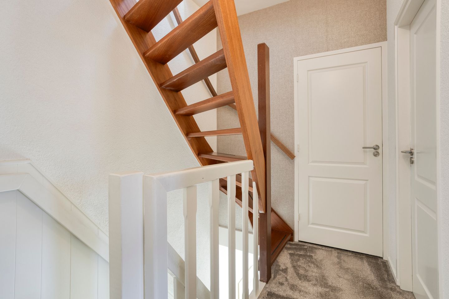 Foto 19 van van Riebeeckstraat 4