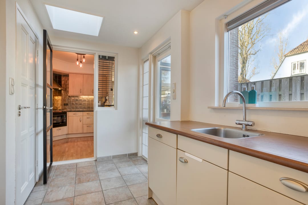 Foto 16 van van Riebeeckstraat 4