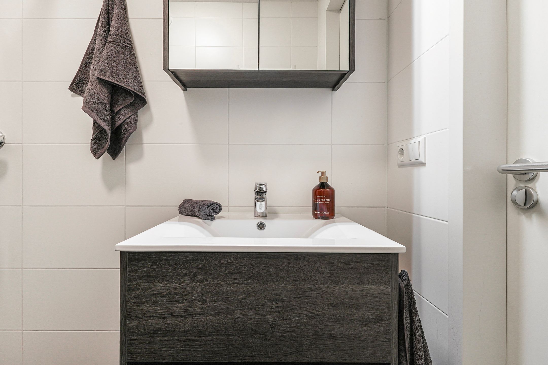 Stylish furnished apartment with city views in Tilburg centre — 15